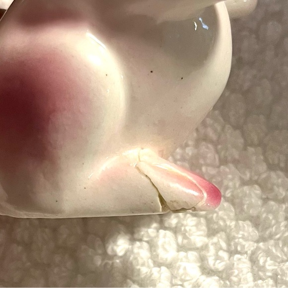 Vintage Japan Bunny Rabbit Salt and Pepper Shaker Pink and White Glazed Ceramic - Picture 5 of 5